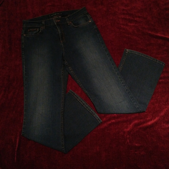 🌻DKNY straight leg mid-rise dark wash jeans - Picture 2 of 6